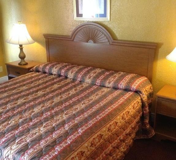 Deluxe Inn