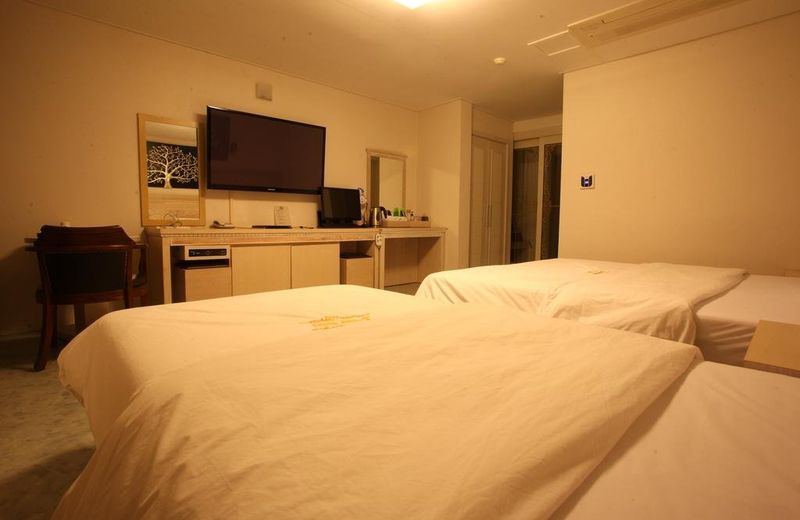 Liv Life Hotel