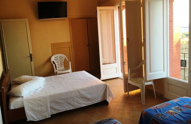 Hostal Restaurant Casa Comaulis