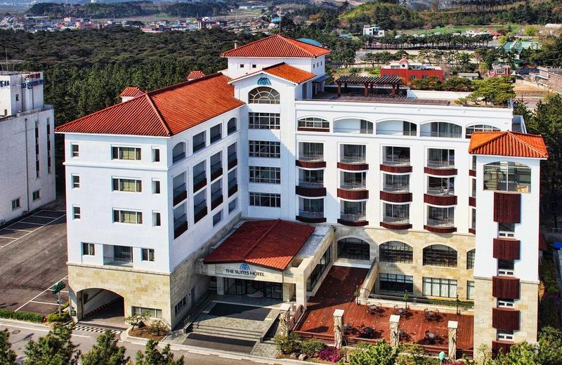 The Suites Hotel Naksan