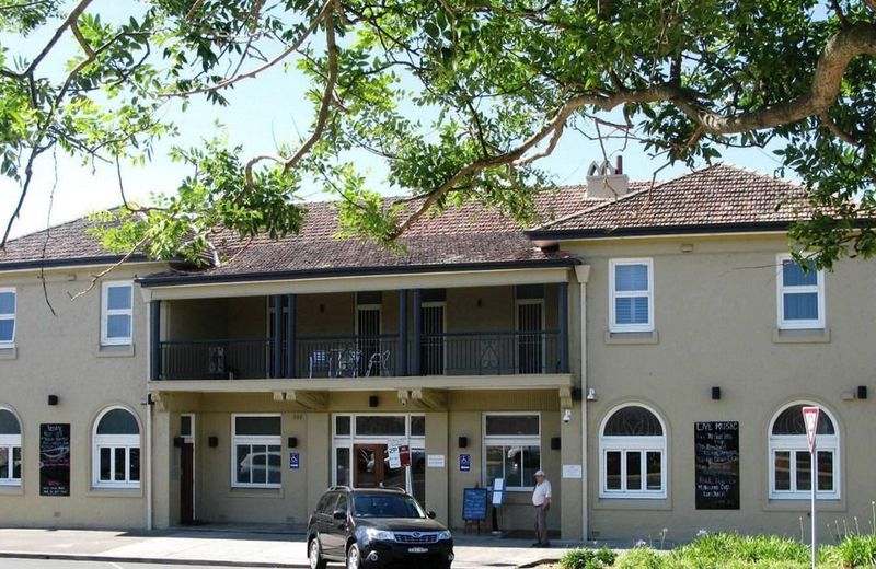 Huskisson Hotel