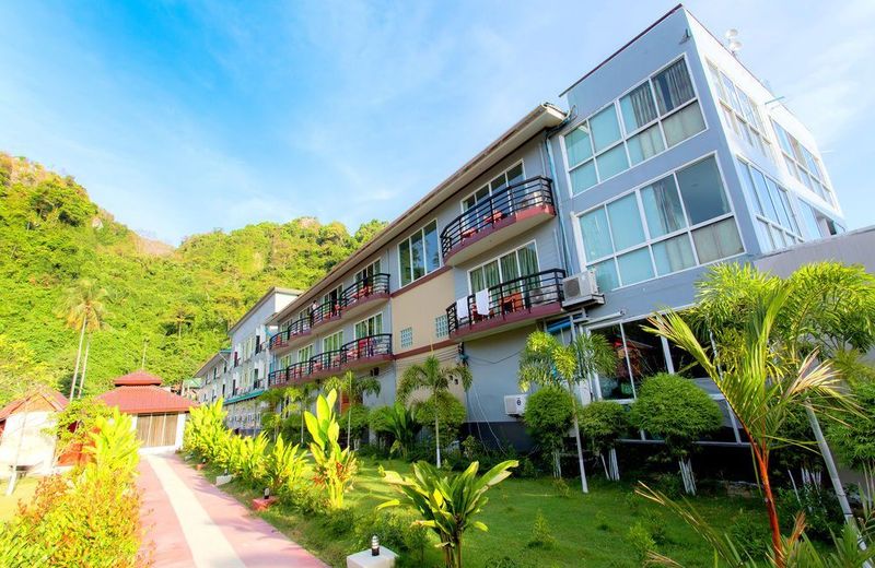 Phi Phi Maiyada Resort- SHA Certified