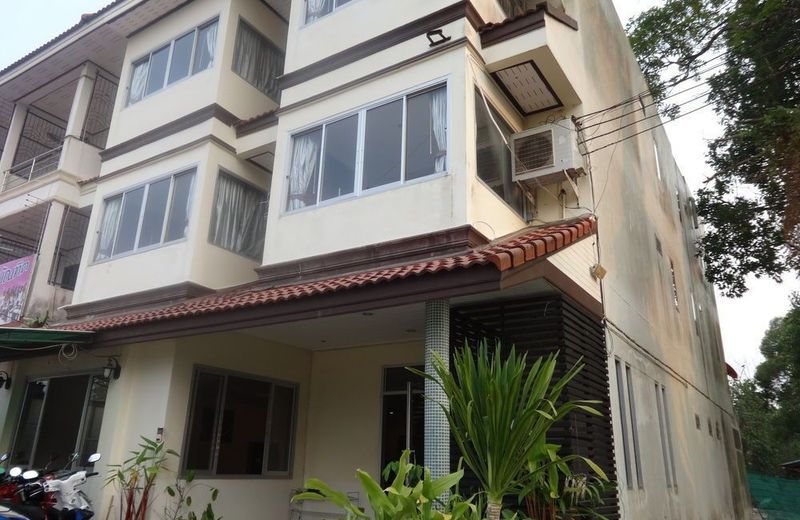 J Boutique Aonang