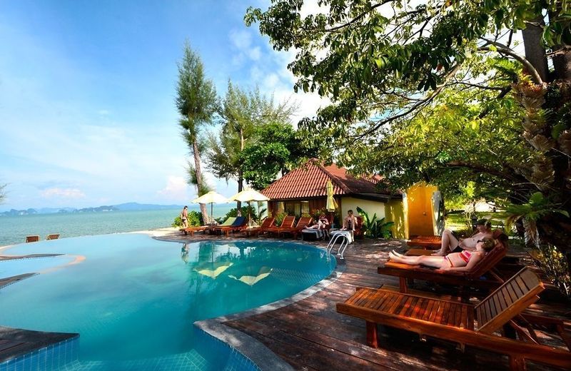 Thiwson Beach Resort - SHA Extra Plus