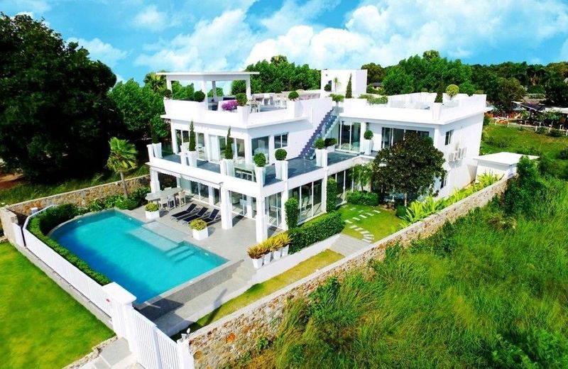 Luxury 5 star beach villa 8 beds