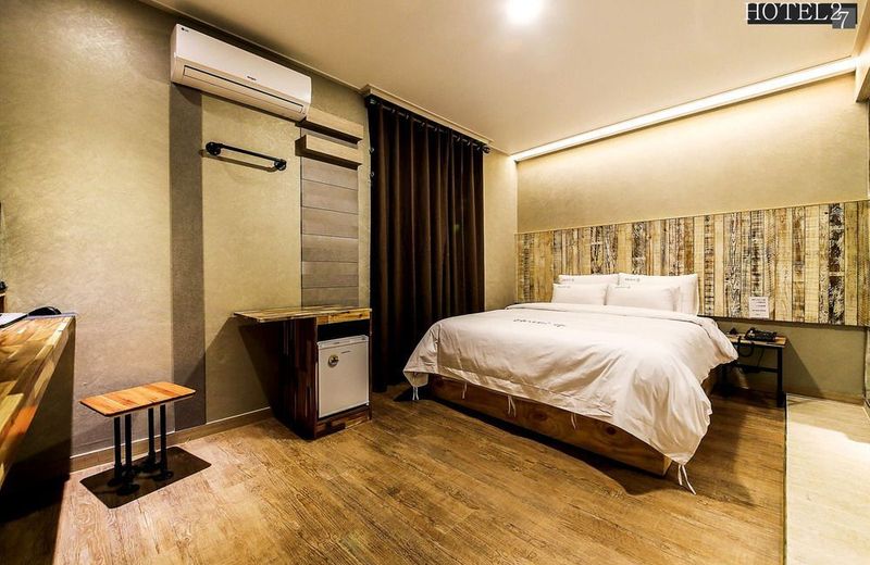 HOTEL 27