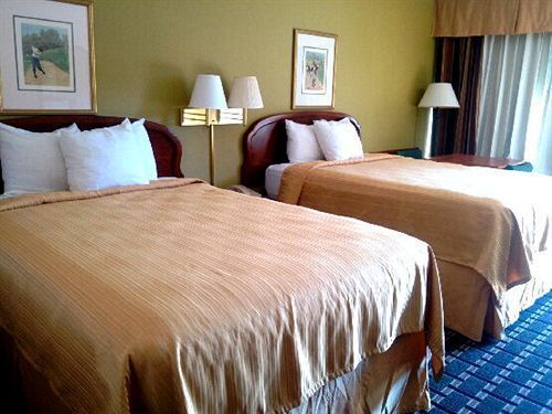 Days Inn & Conf Center by Wyndham Southern Pines Pinehurst