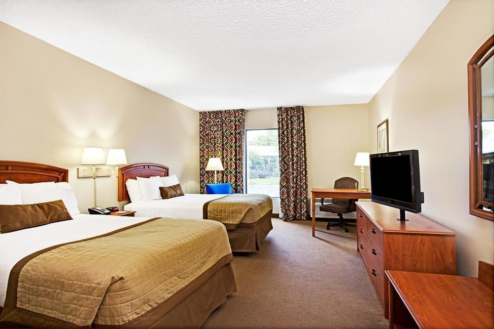 Red Roof Inn PLUS+ & Suites Houston – IAH Airport SW