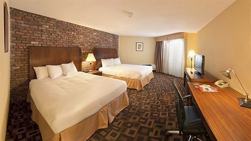Cortina Inn & Resort