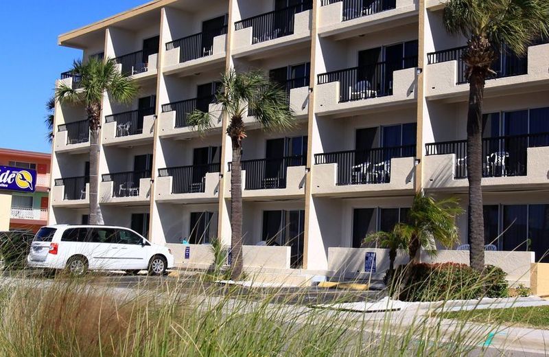Seaside Inn & Suites