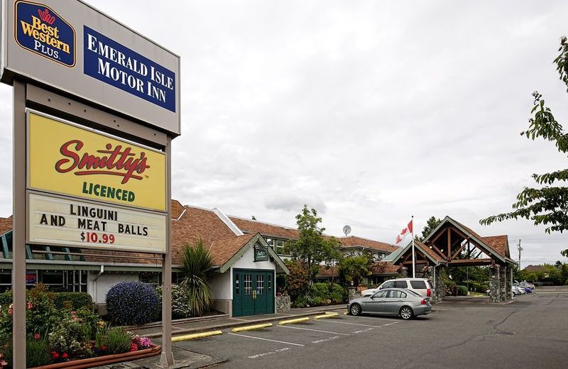Best Western Plus Emerald Isle Hotel