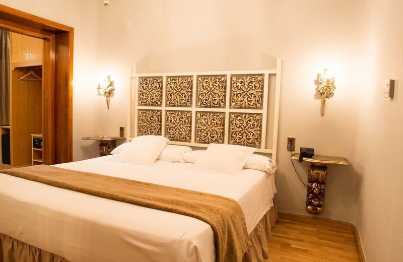 Los Angeles & Spa Hotel