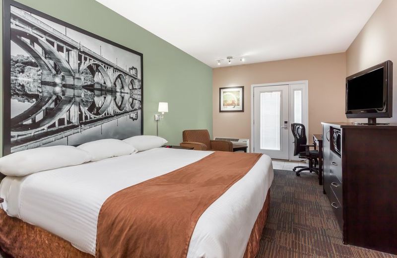 Super 8 by Wyndham Saskatoon Near Saskatoon Airport