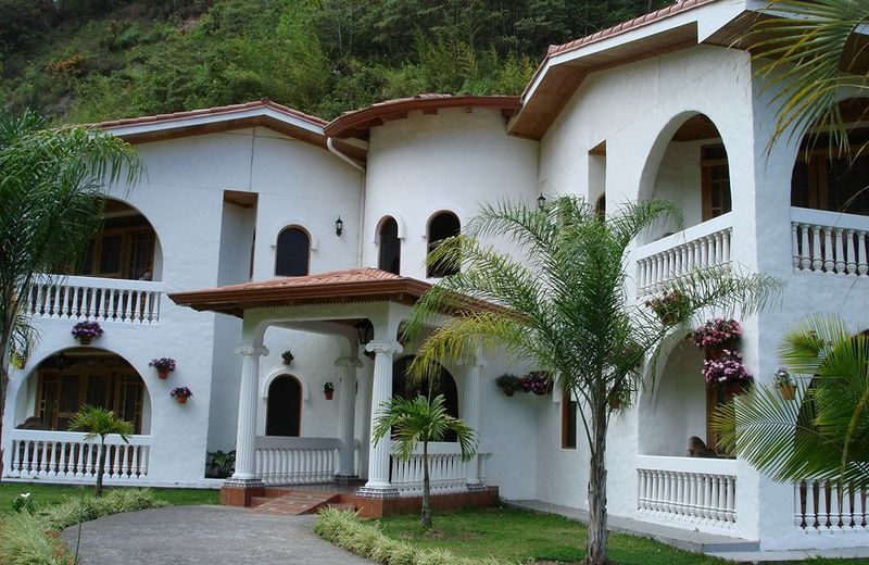 Hotel Rio Perlas Spa and Resort