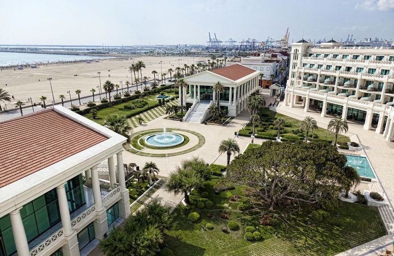 Las Arenas Balneario Resort