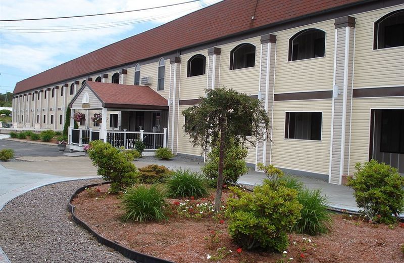 All Seasons Inn & Suites