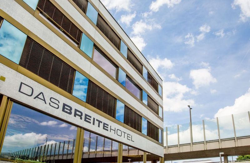 Dasbreitehotel am Rhein