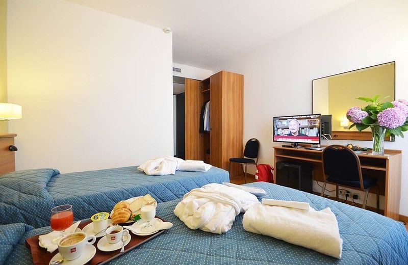 Mistral2 Hotel