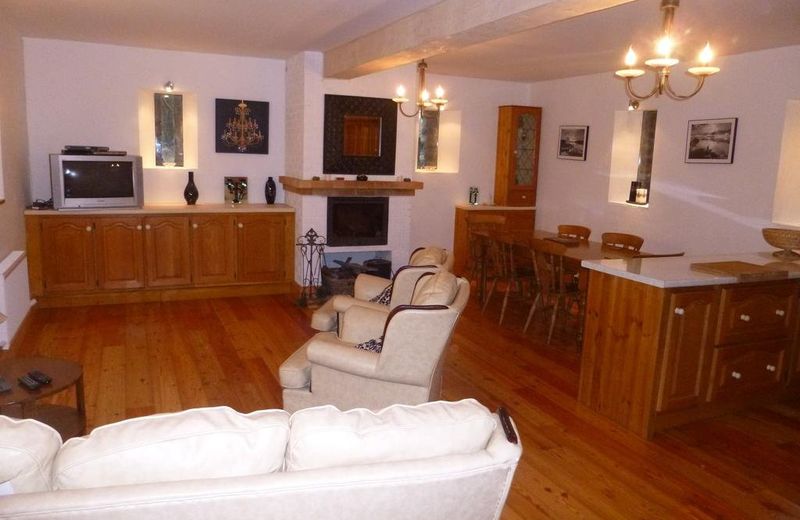 Belan Lodge - Courtyard Accommodation,"The Francis Richard"