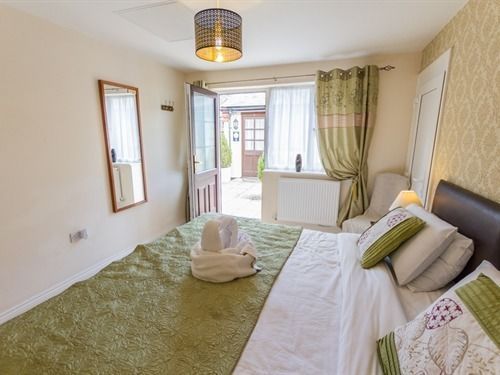 The Farmers Boy Inn Guest House