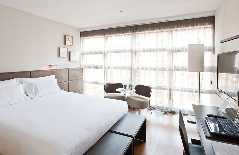 Hotel Reina Petronila