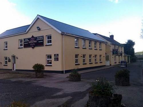 THE HOLLYBROOK COUNTRY INN