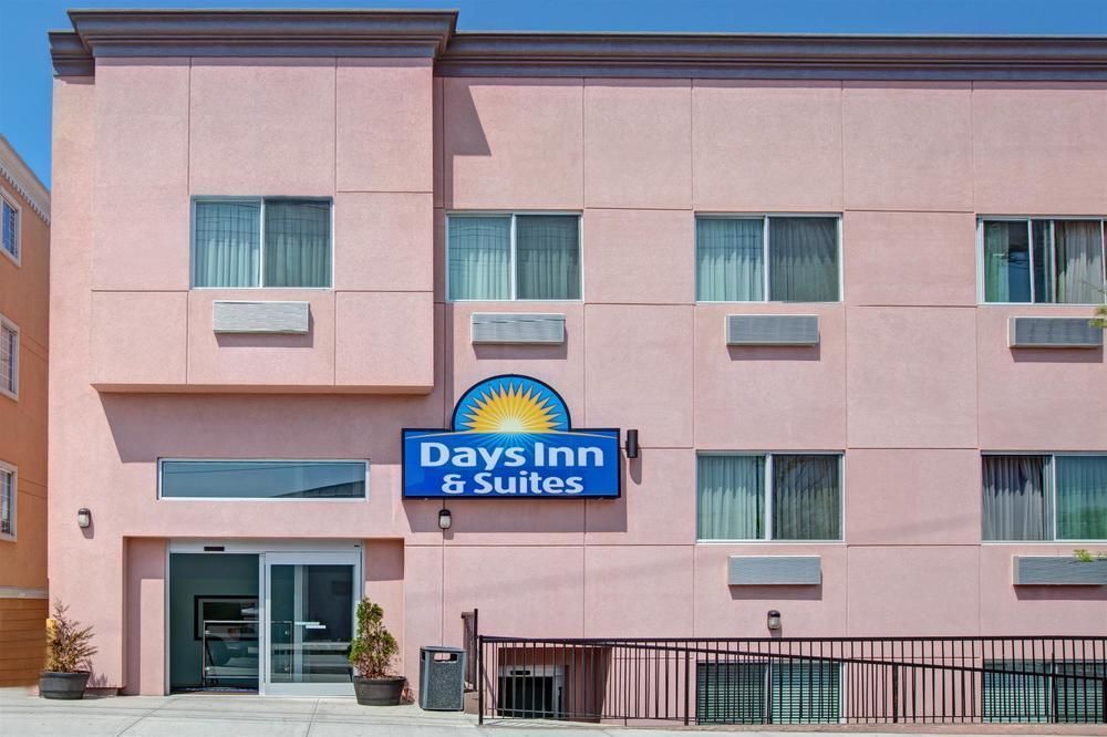 Days Inn & Suites by Wyndham Ozone Park/JFK Airport