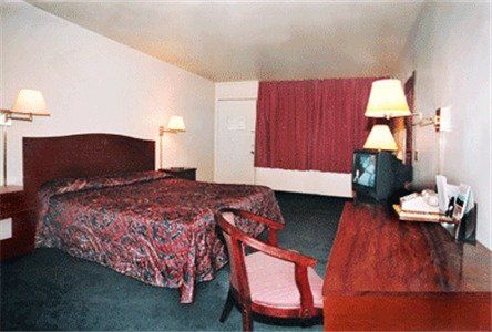 Country Club Motor Lodge
