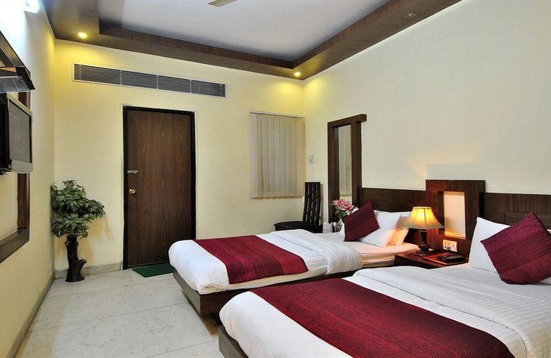 The Gold Regency - 02 Mins from New Delhi Railway Station