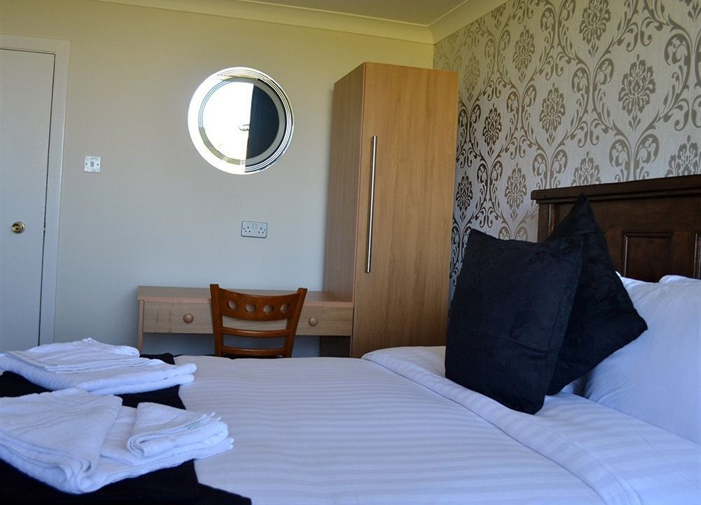 Knowesgate Inn