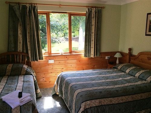 Lakeside Lodge