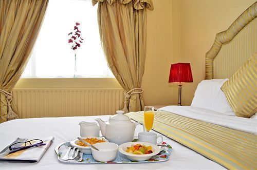 Longford Arms Hotel