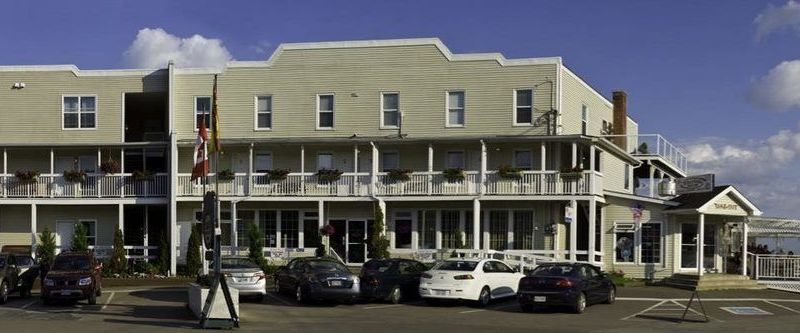Parkland Village Inn