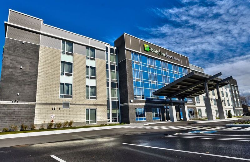 Holiday Inn Express & Suites Vaudreuil-Dorion, an IHG Hotel