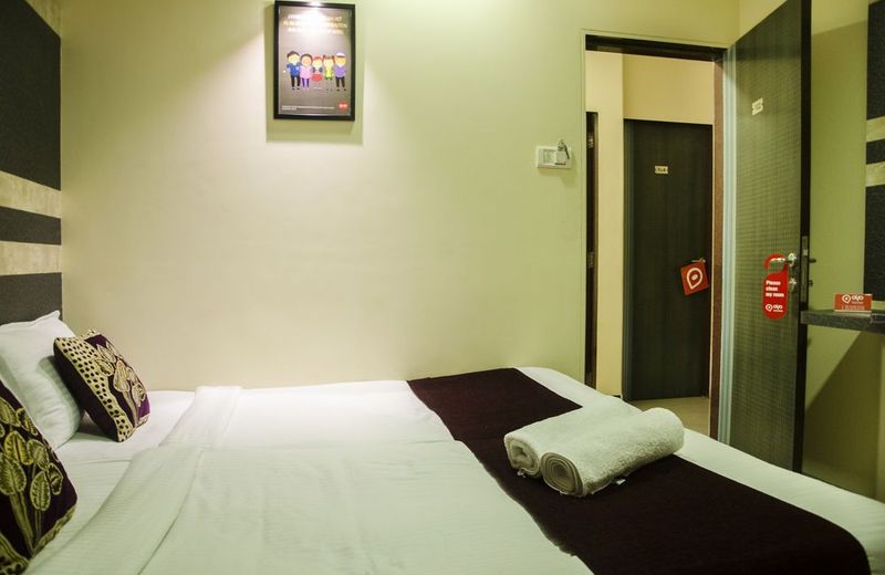 OYO 424 Hotel Apple Suites