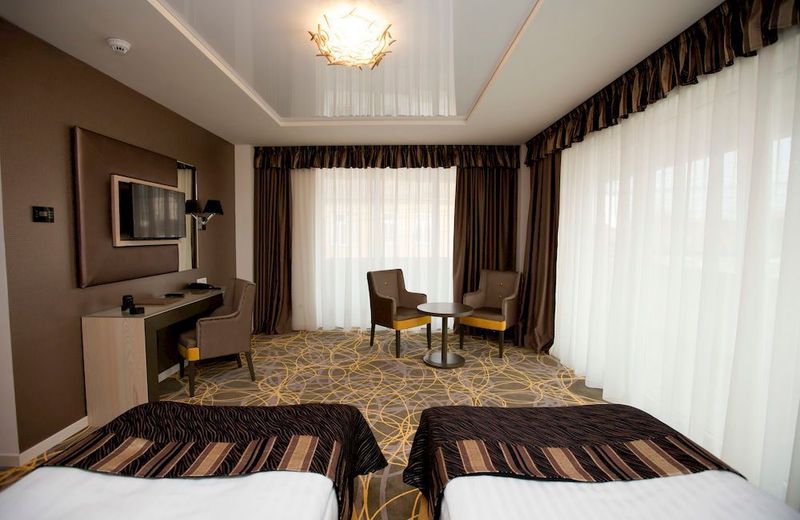 Exclusive Hotel & More