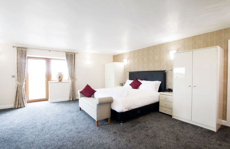 Oak Royal Hotel