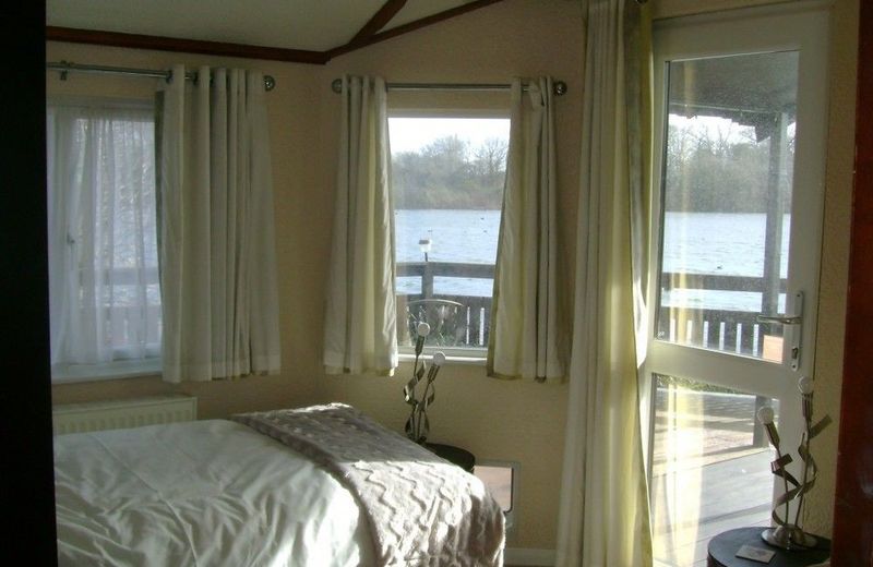 LAKE BIRDS LODGE