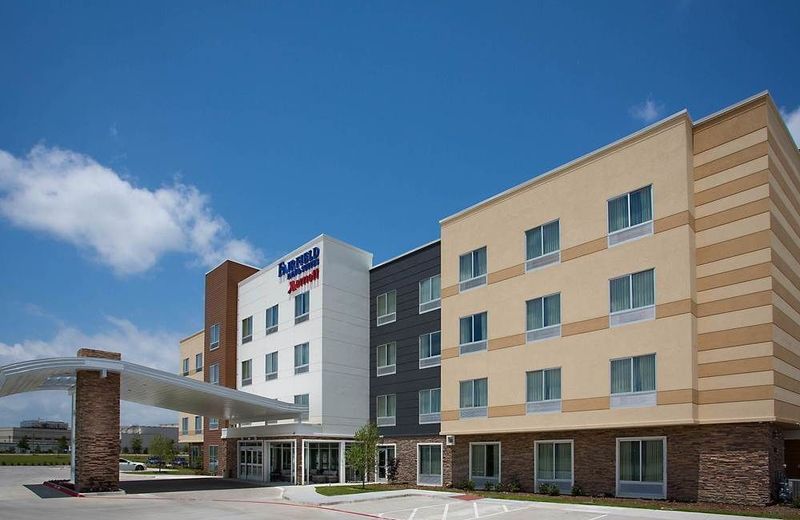 Fairfield Inn & Suites by Marriott Dallas West/I-30