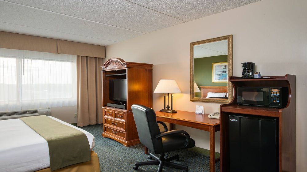 Holiday Inn Express Hauppauge-Long Island, an IHG Hotel