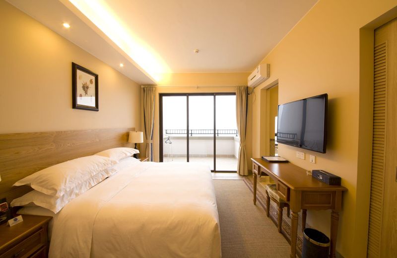 Twin Moon Bay WeHouse Hotel