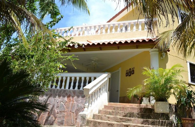 Villa with private pool, tropical garden, ocean view, secure residence