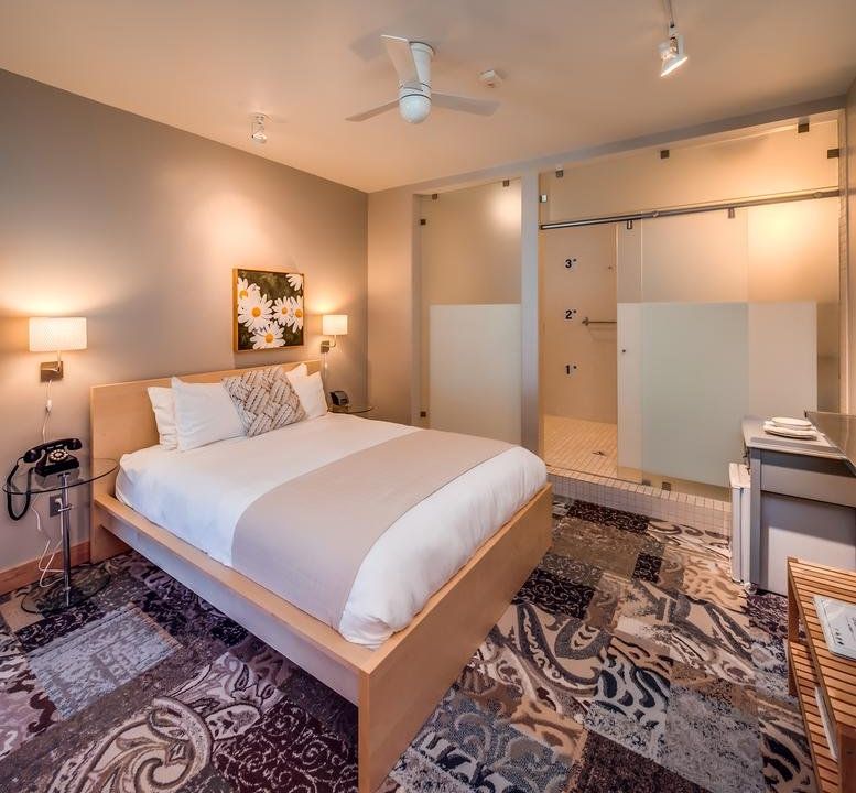 Island Inn at 123 West
