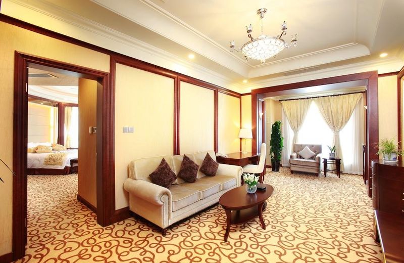 Renji Jianguo Hotel