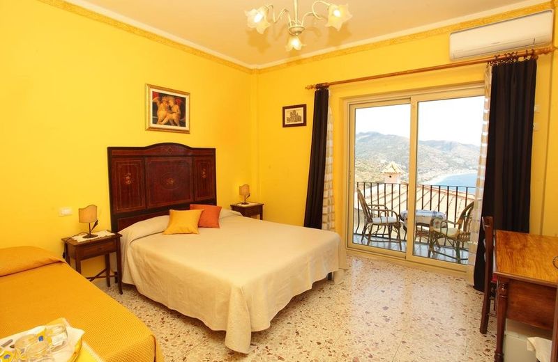 Athena Charming Rooms