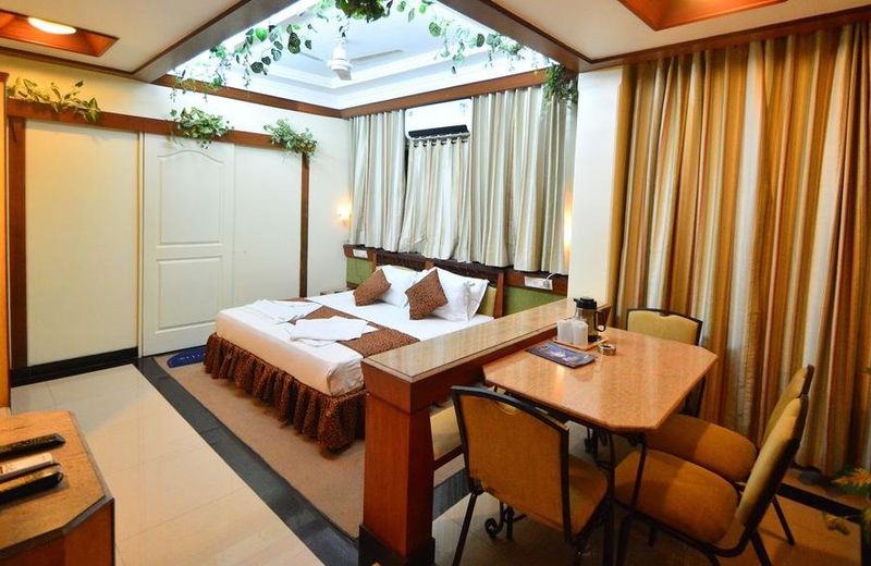 Hotel Anuradha Palace