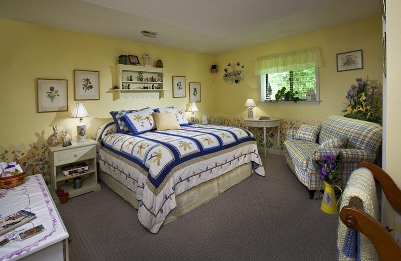 Acorn Bed & Breakfast at Mills River