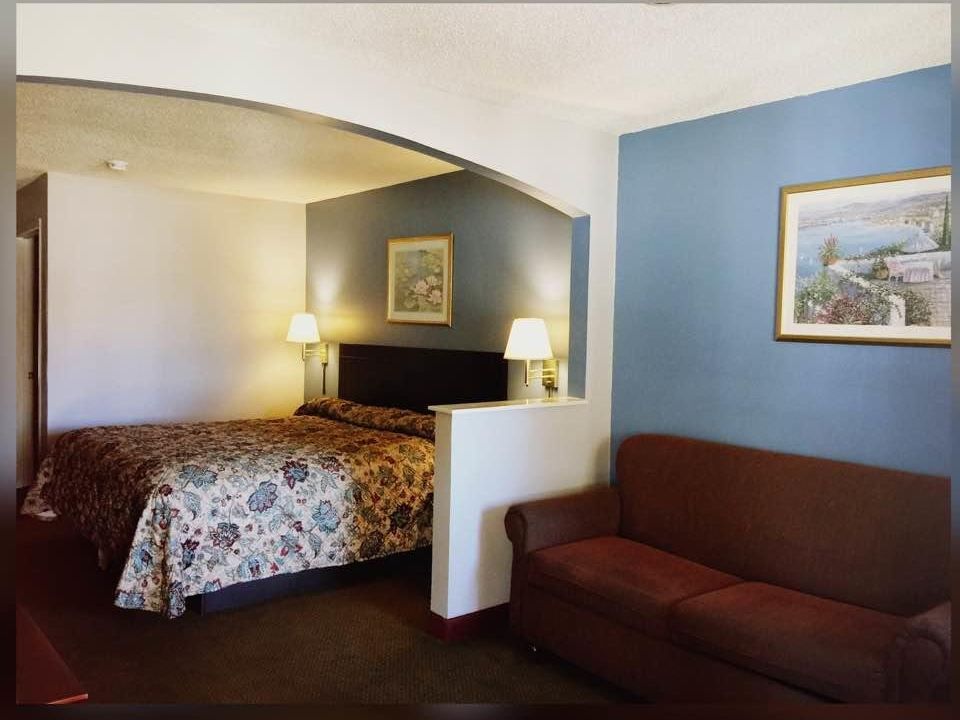 Majestic Inn