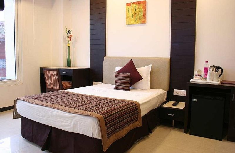 Aarya Hotel