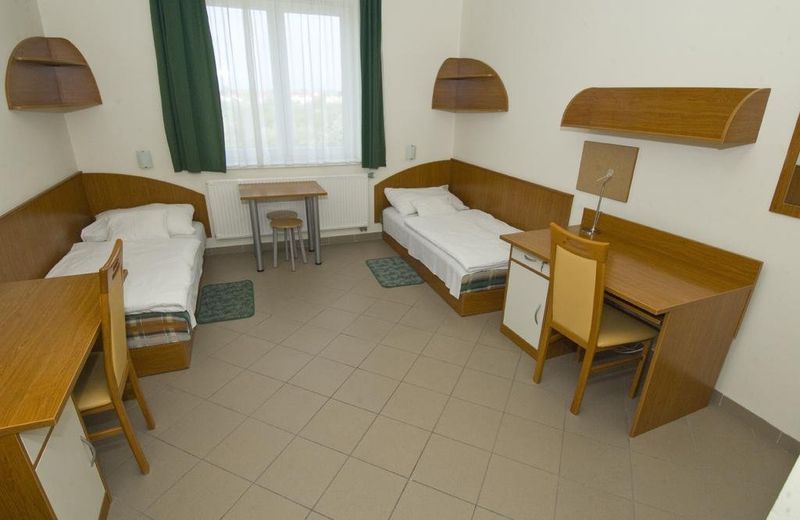 Karoly Robert Diakhotel